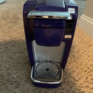 Purple mini keurig
Very good used condition
Original box available